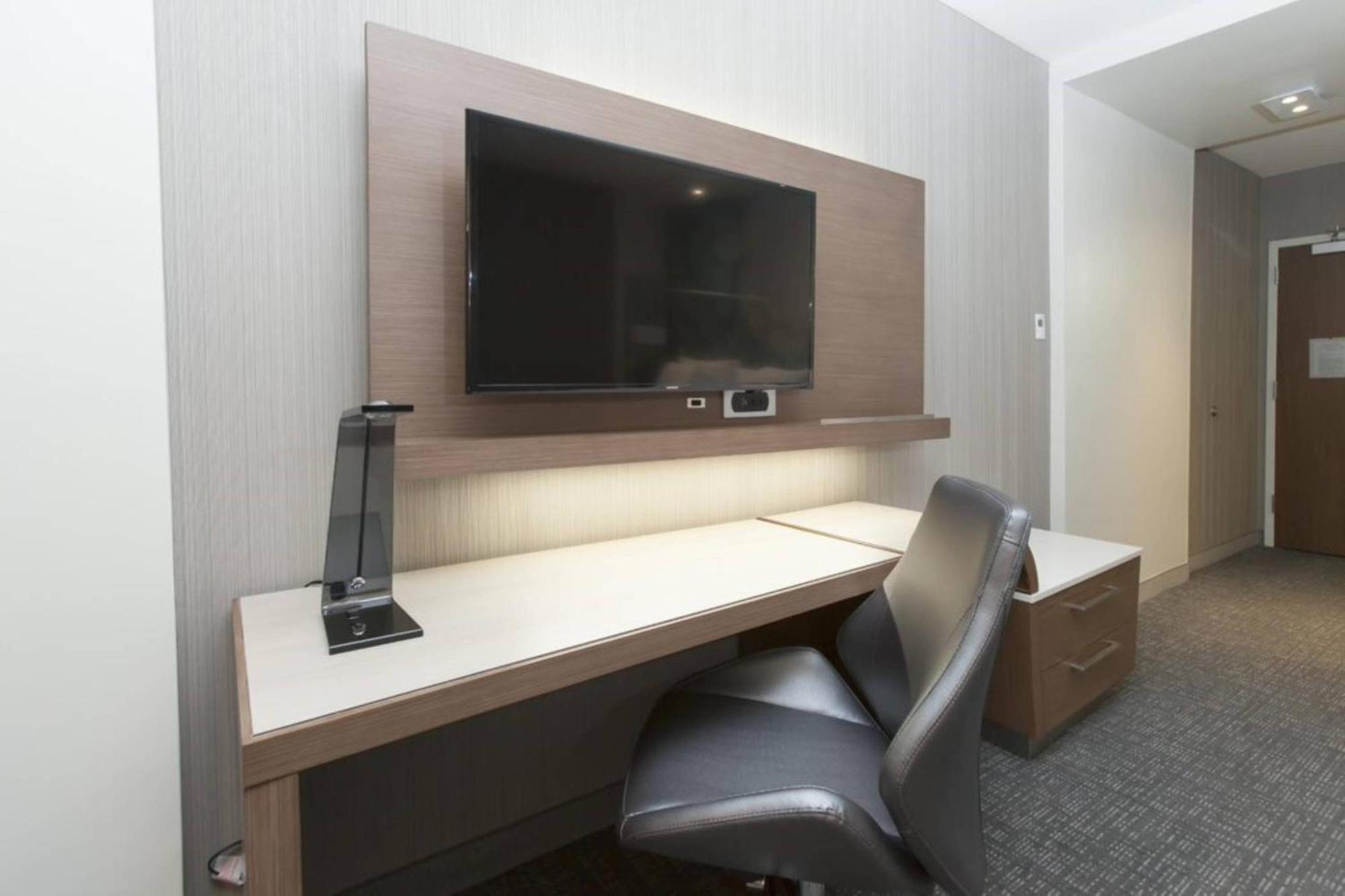 Courtyard By Marriott Houston City Place Spring Bagian luar foto