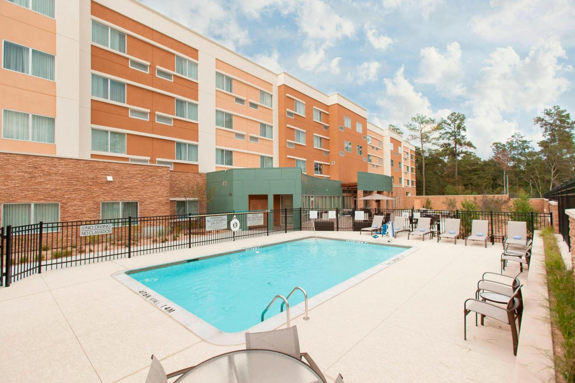 Courtyard By Marriott Houston City Place Spring Bagian luar foto