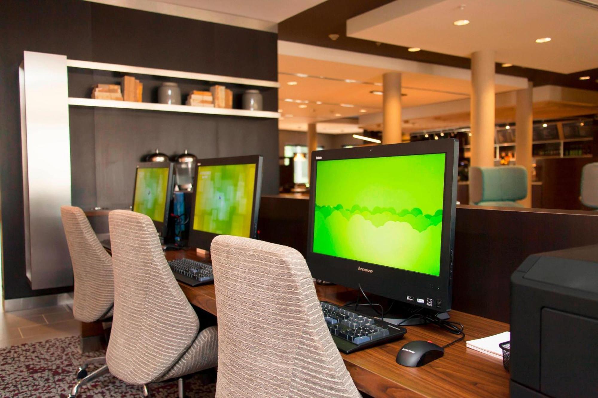 Courtyard By Marriott Houston City Place Spring Bagian luar foto