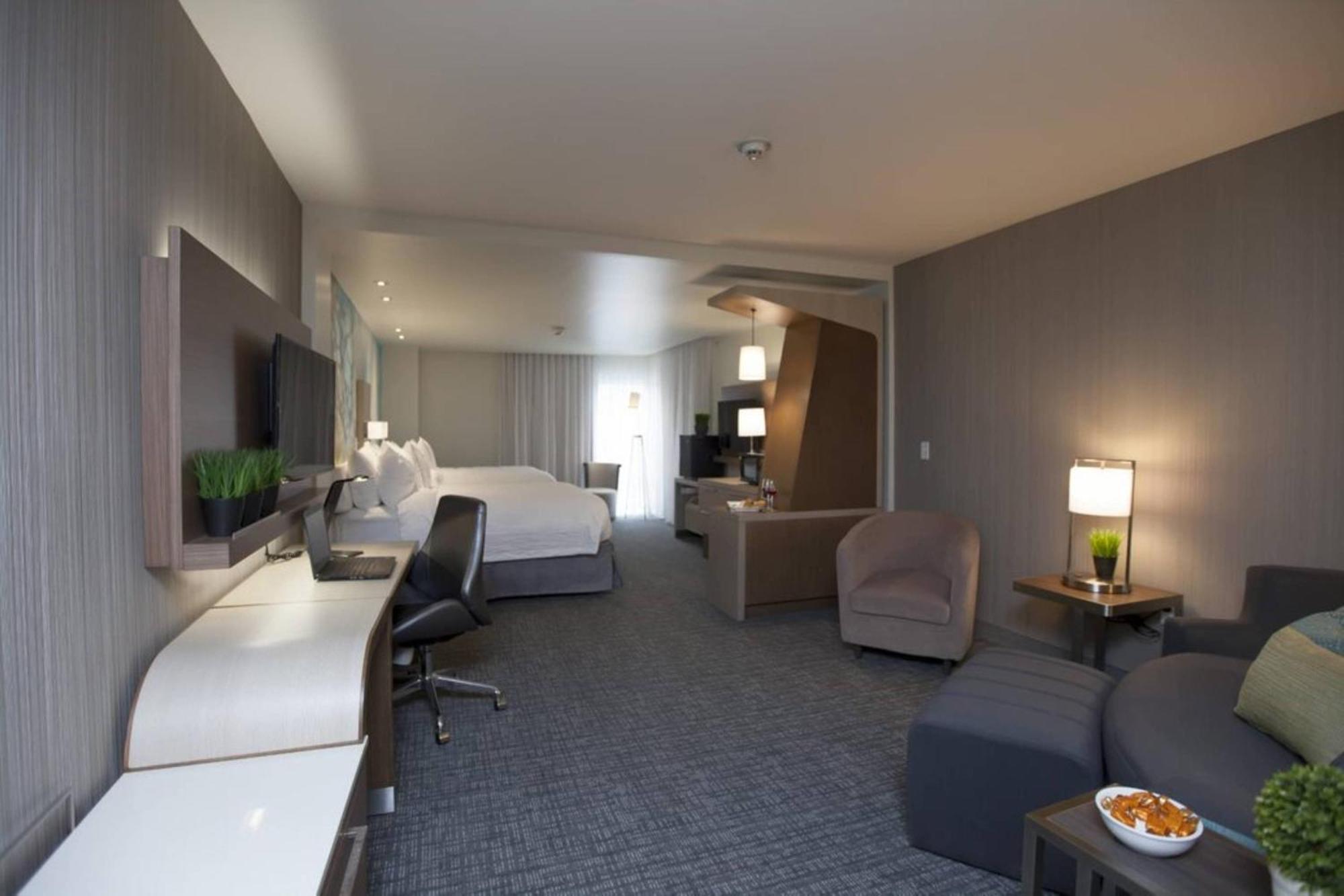 Courtyard By Marriott Houston City Place Spring Bagian luar foto